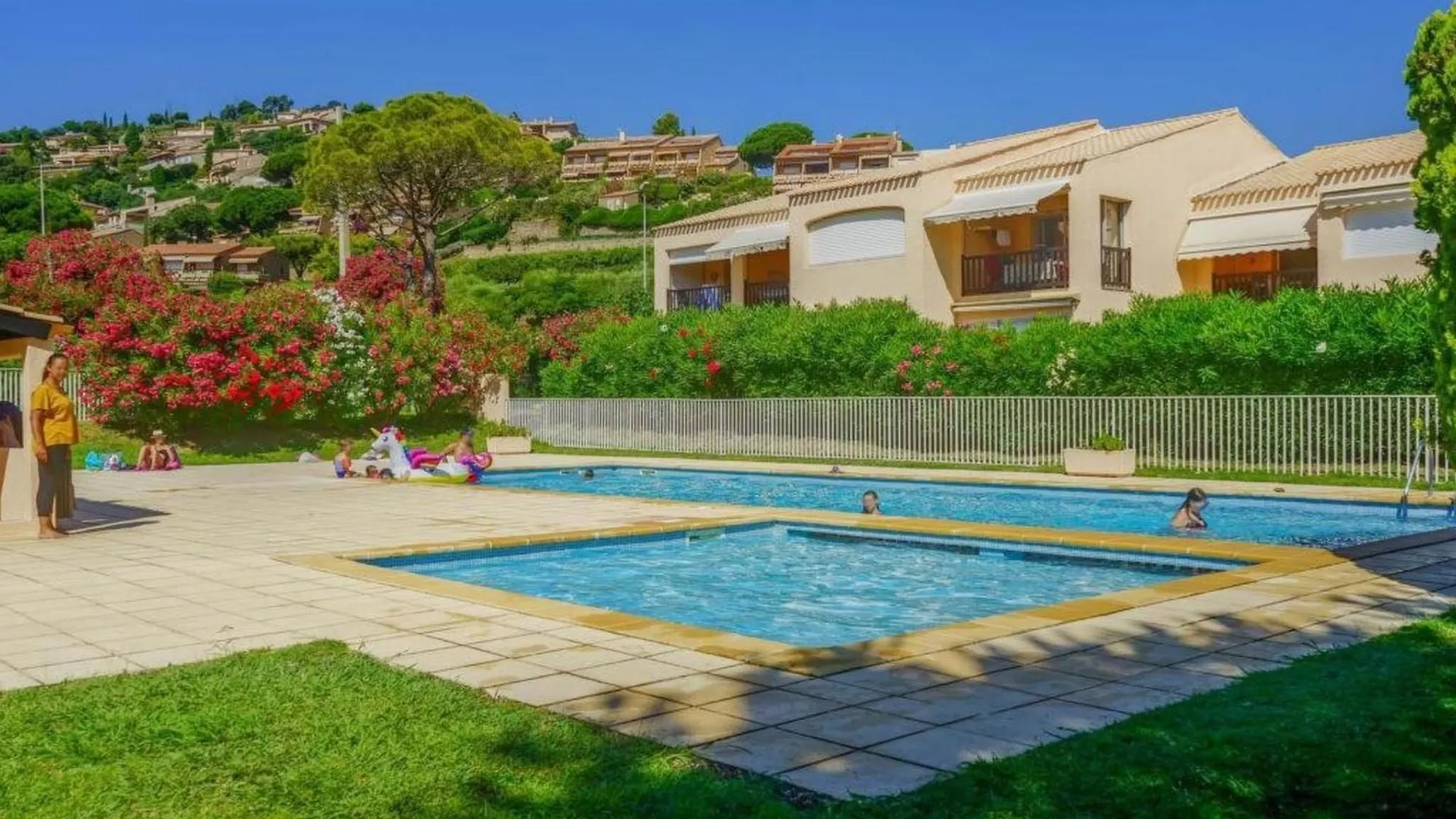 Family Apartment - Beach Access Swimming Pool Le Lavandou