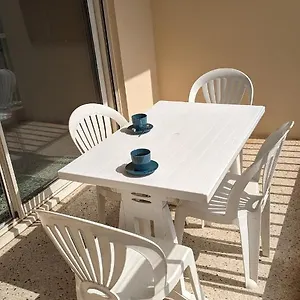 Studio Climatise Avec Coin Nuit 150m De La Plage Appartement