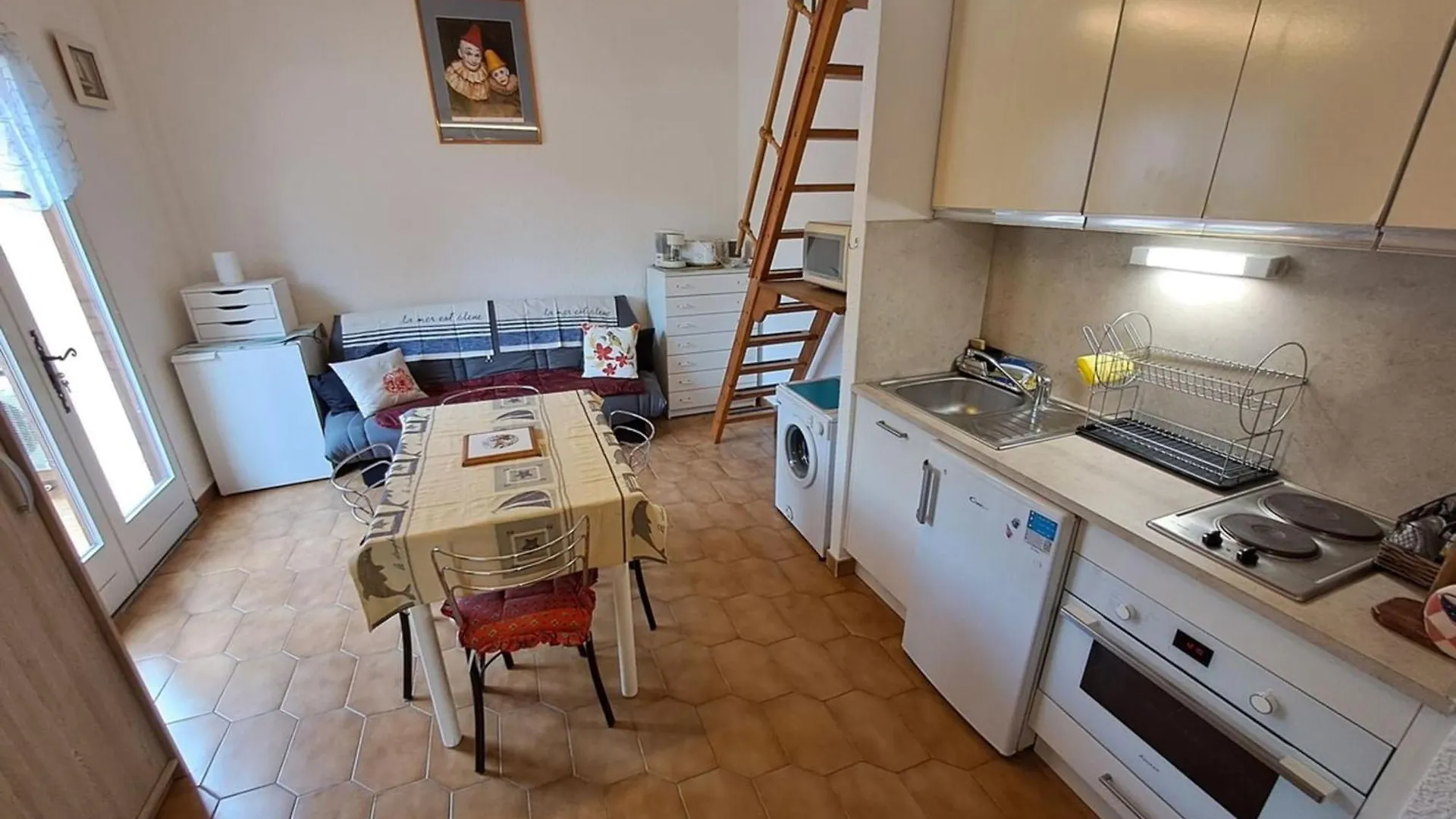 Family Apartment - Beach Access Swimming Pool Le Lavandou 0*,  France